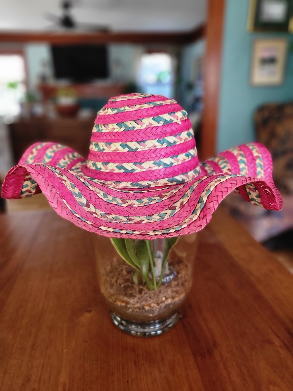 Handwoven Philippines Fuchsia Green Wavy Wide Brim Straw Hat NWOT